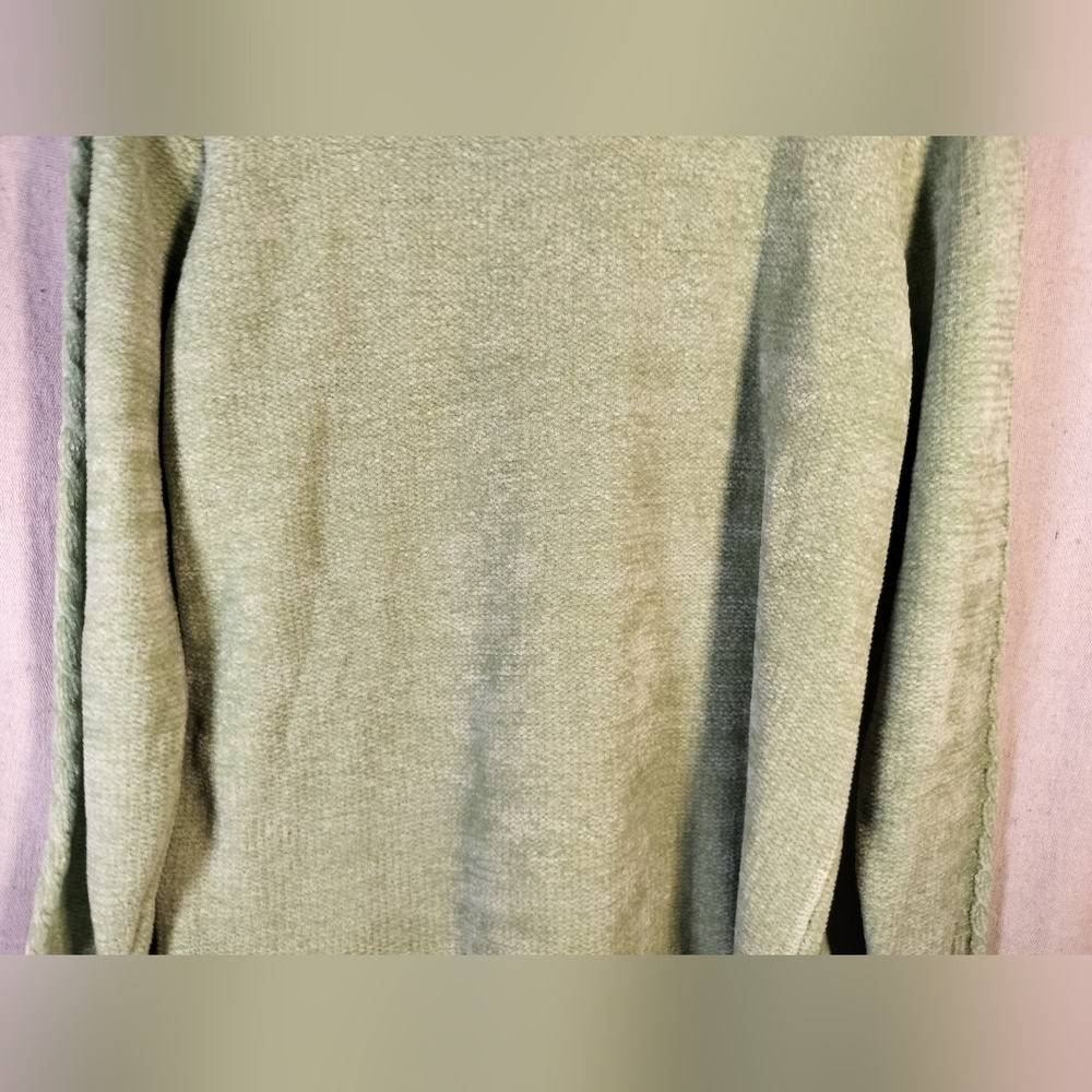 Vintage Woman's long green large Yarn Works sweater Irish knotwork design NICE! - Picture 6 of 7